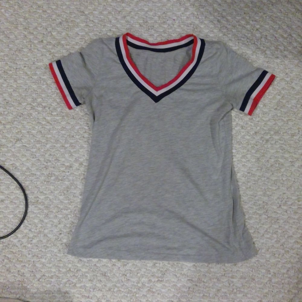 Gray shirt - Picture 2 of 2